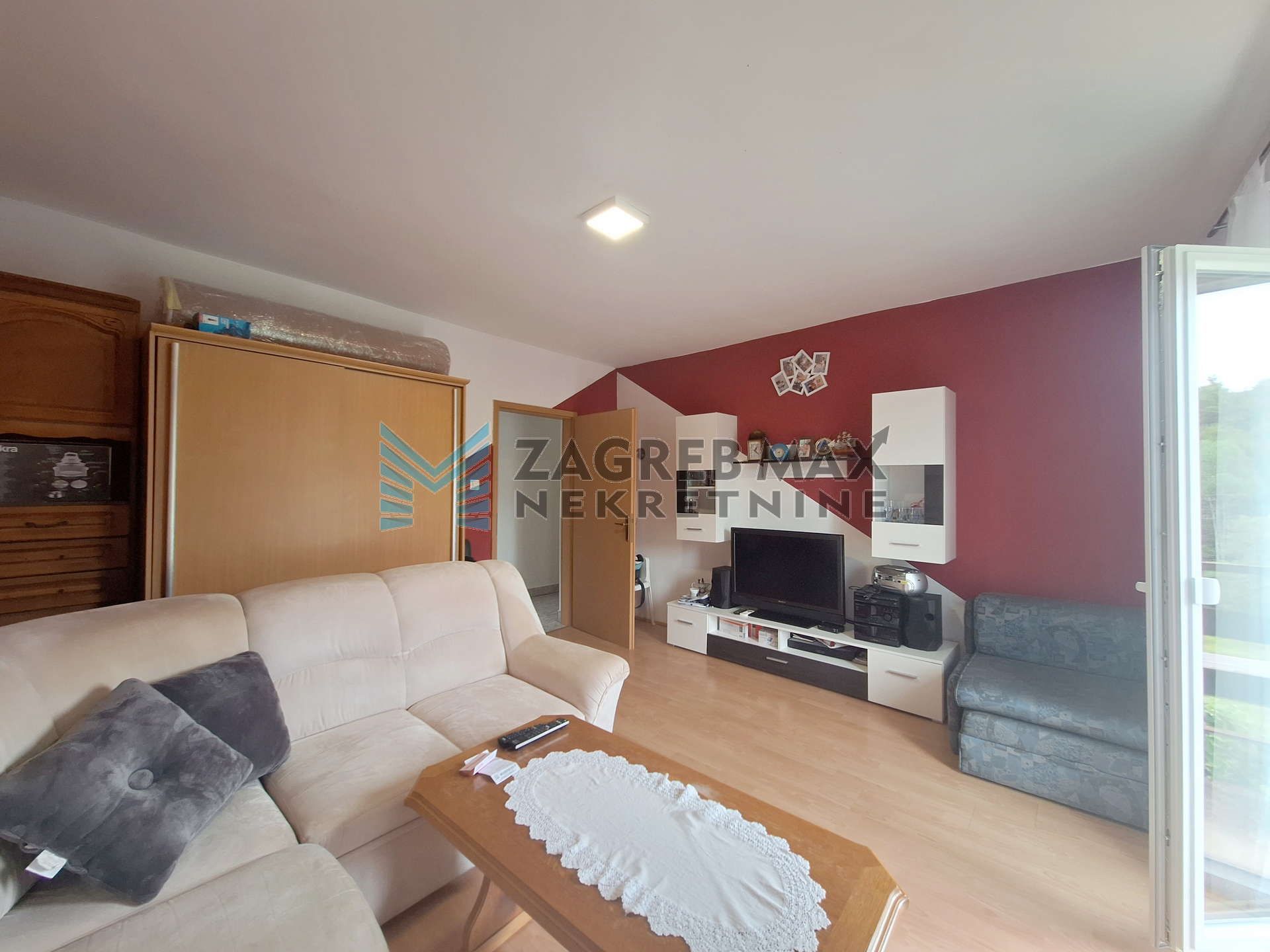 Zagreb - SLUNJ - GORNJA GLINA - kuća 160 m2, 1400 m2 okućnice