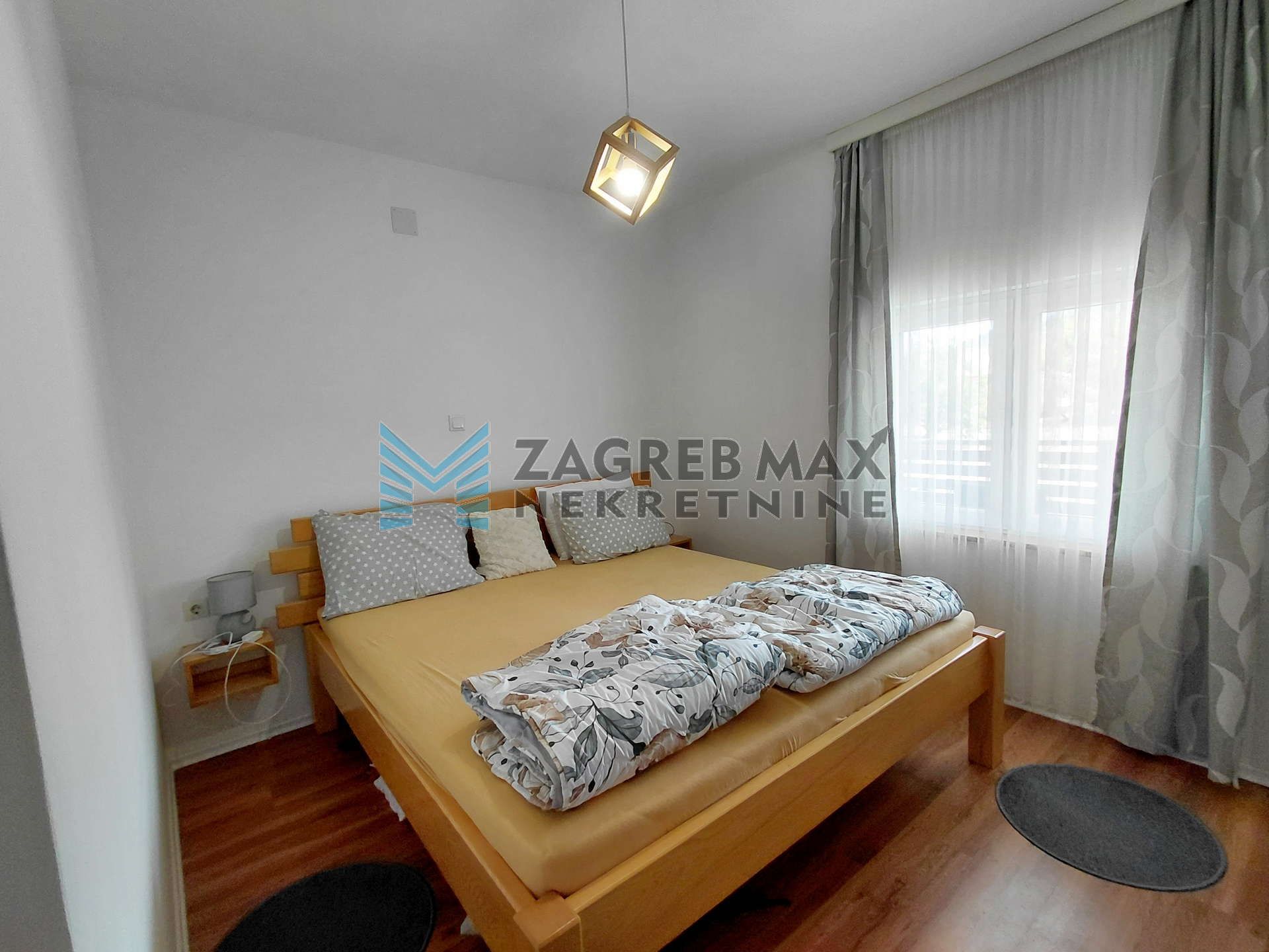 Zagreb - LIČKO PETROVO SELO - kuća 101 m2, 2 stambene jedinice, 12300 m2 oranice