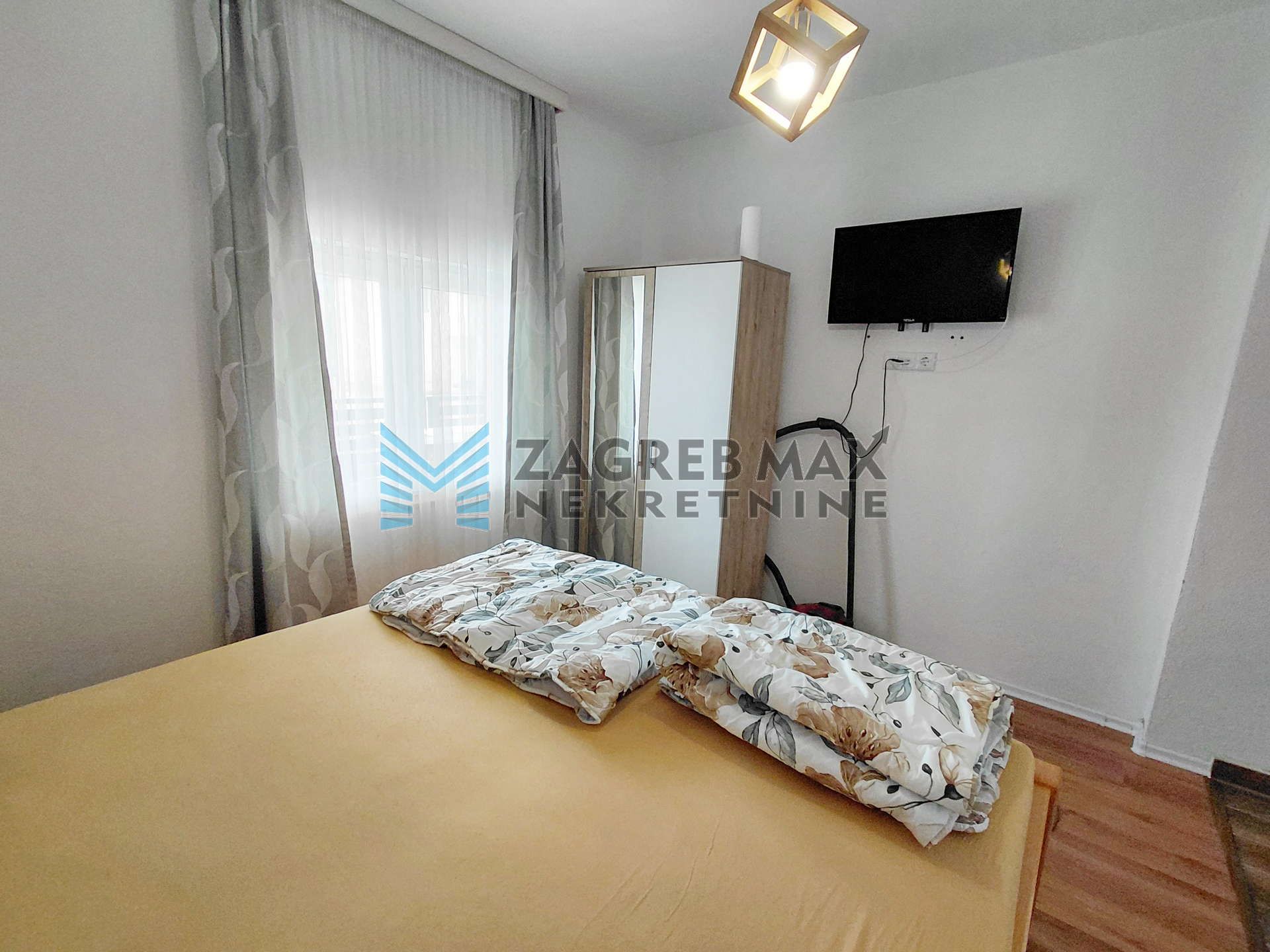 Zagreb - LIČKO PETROVO SELO - kuća 101 m2, 2 stambene jedinice, 12300 m2 oranice