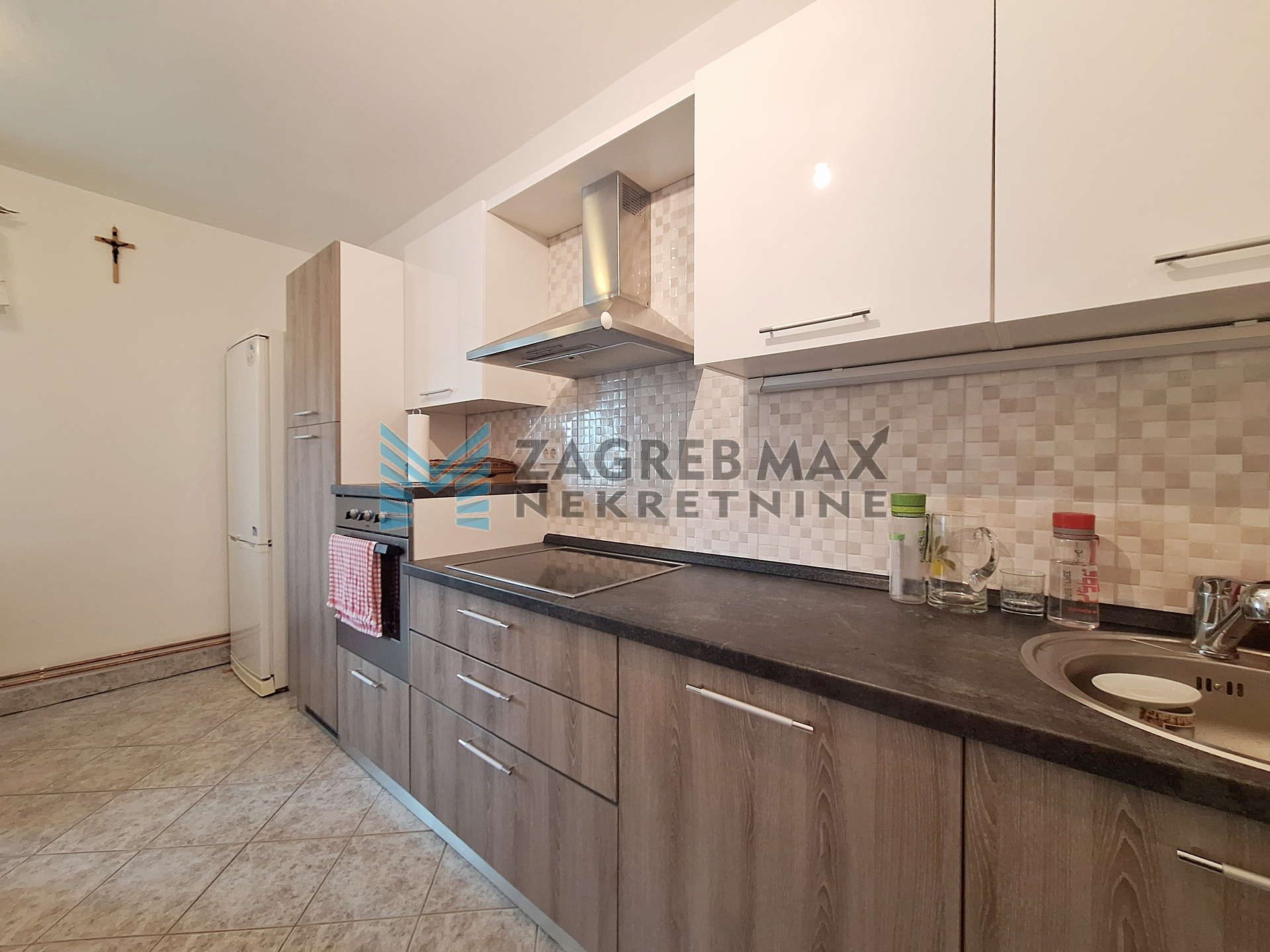 Zagreb - SLUNJ - GORNJA GLINA - kuća 160 m2, 1400 m2 okućnice