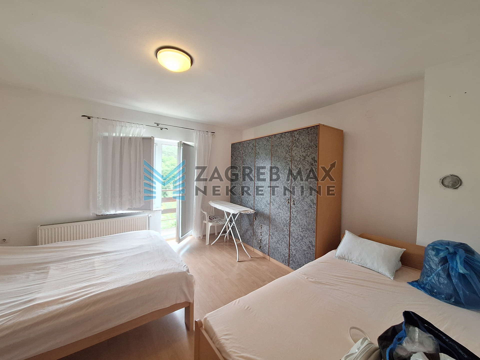 Zagreb - SLUNJ - GORNJA GLINA - kuća 160 m2, 1400 m2 okućnice