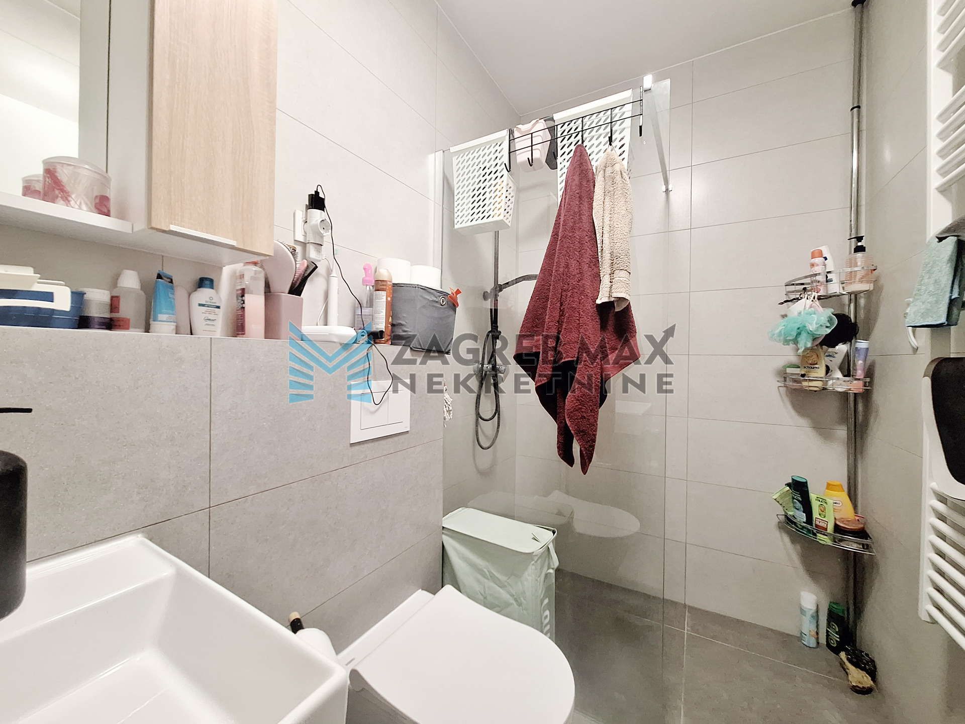 Zagreb - GRANEŠINA - Risnjačka - 3-sobni, 60m2, GPM, loggia, novija zgrada
