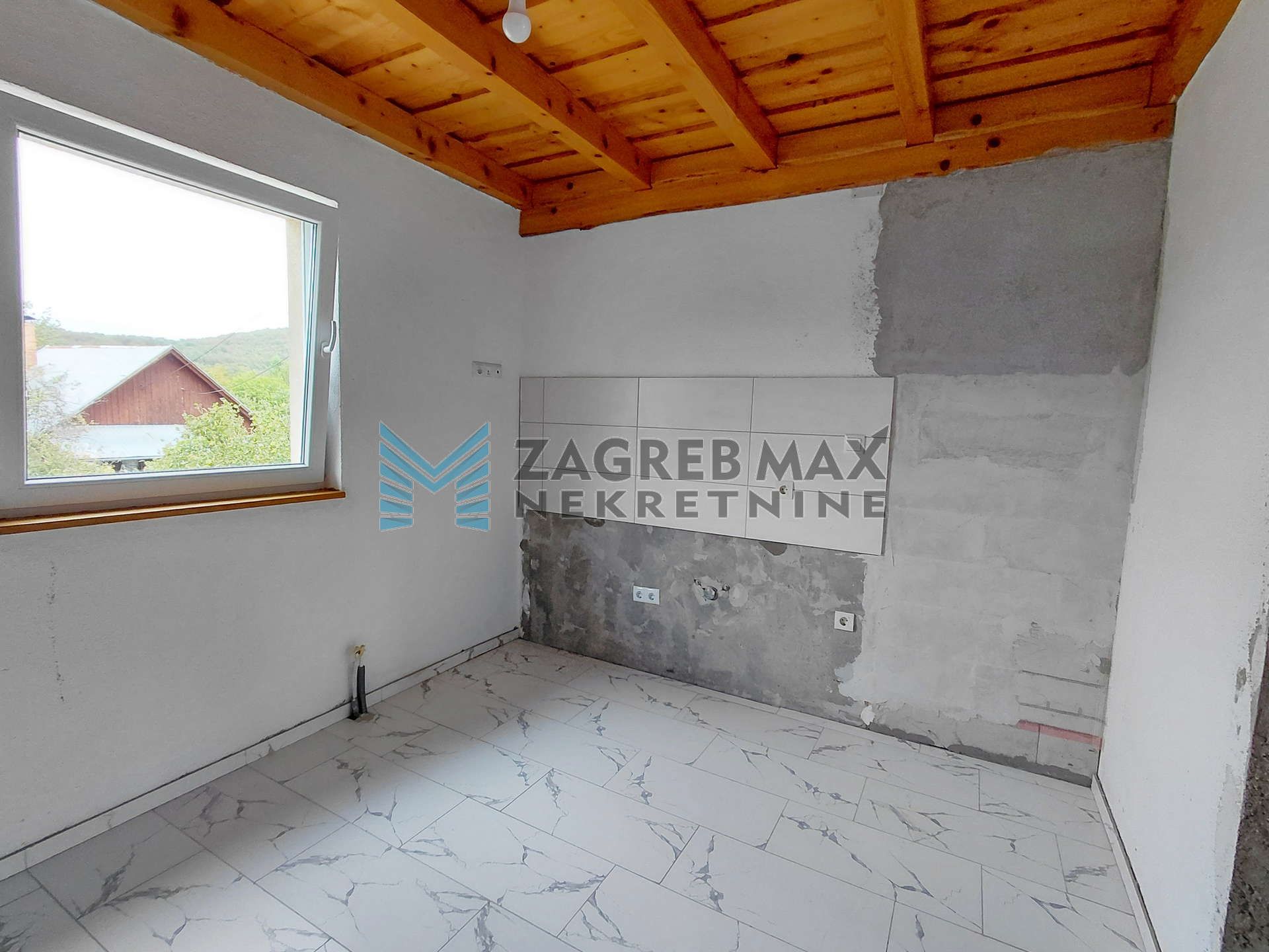 Zagreb - LIČKO PETROVO SELO - kuća 101 m2, 2 stambene jedinice, 12300 m2 oranice