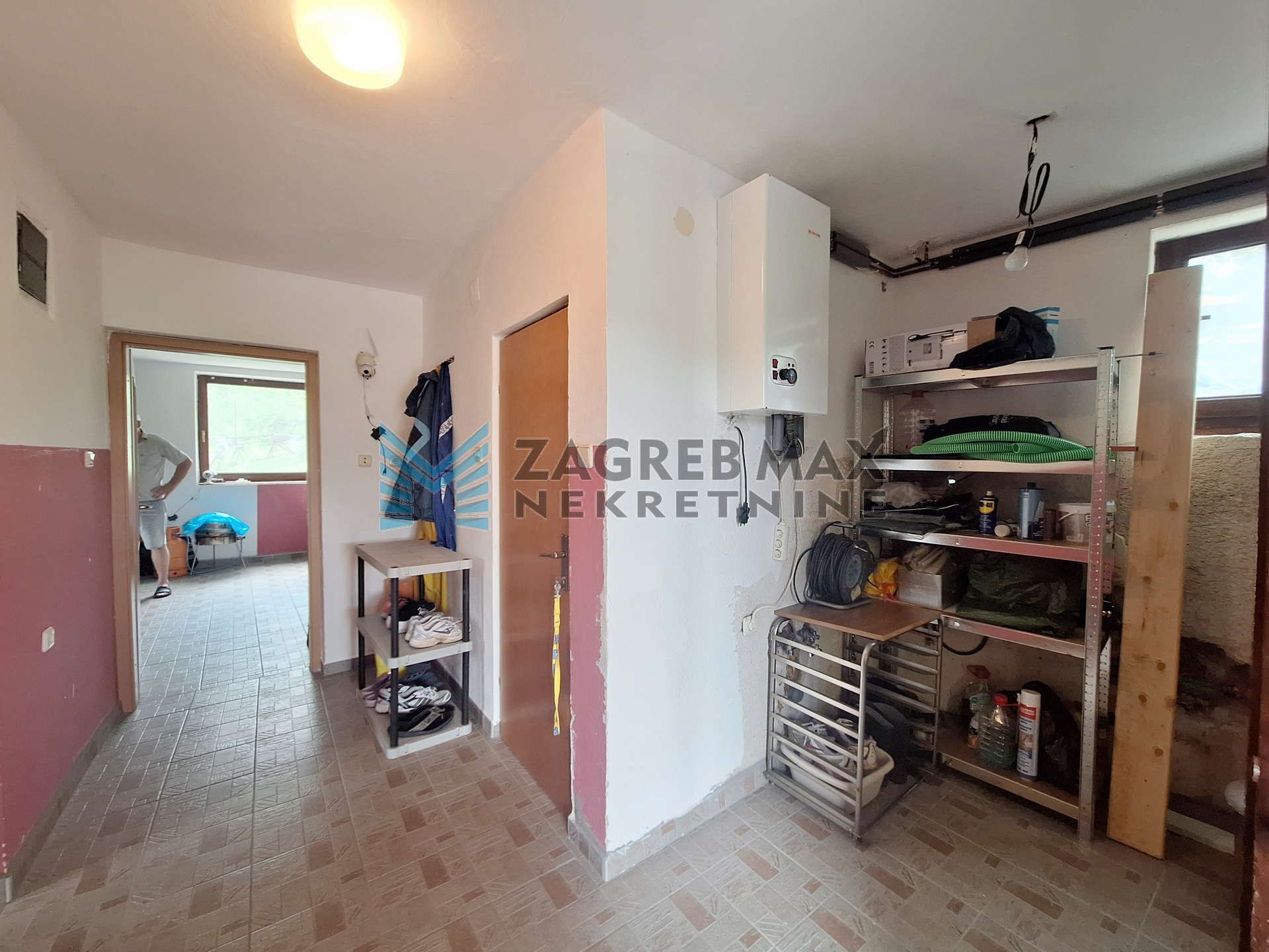 Zagreb - SLUNJ - GORNJA GLINA - kuća 160 m2, 1400 m2 okućnice