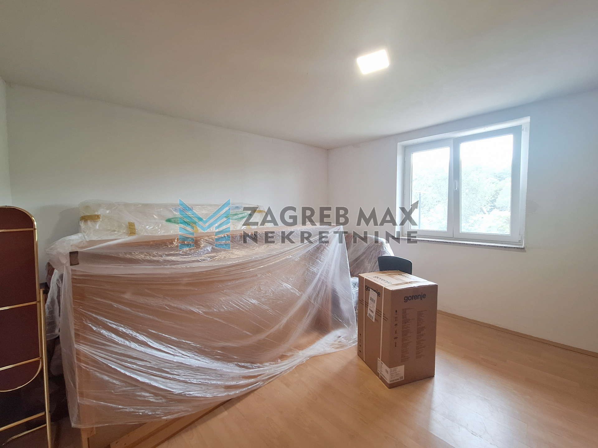 Zagreb - SLUNJ - GORNJA GLINA - kuća 160 m2, 1400 m2 okućnice