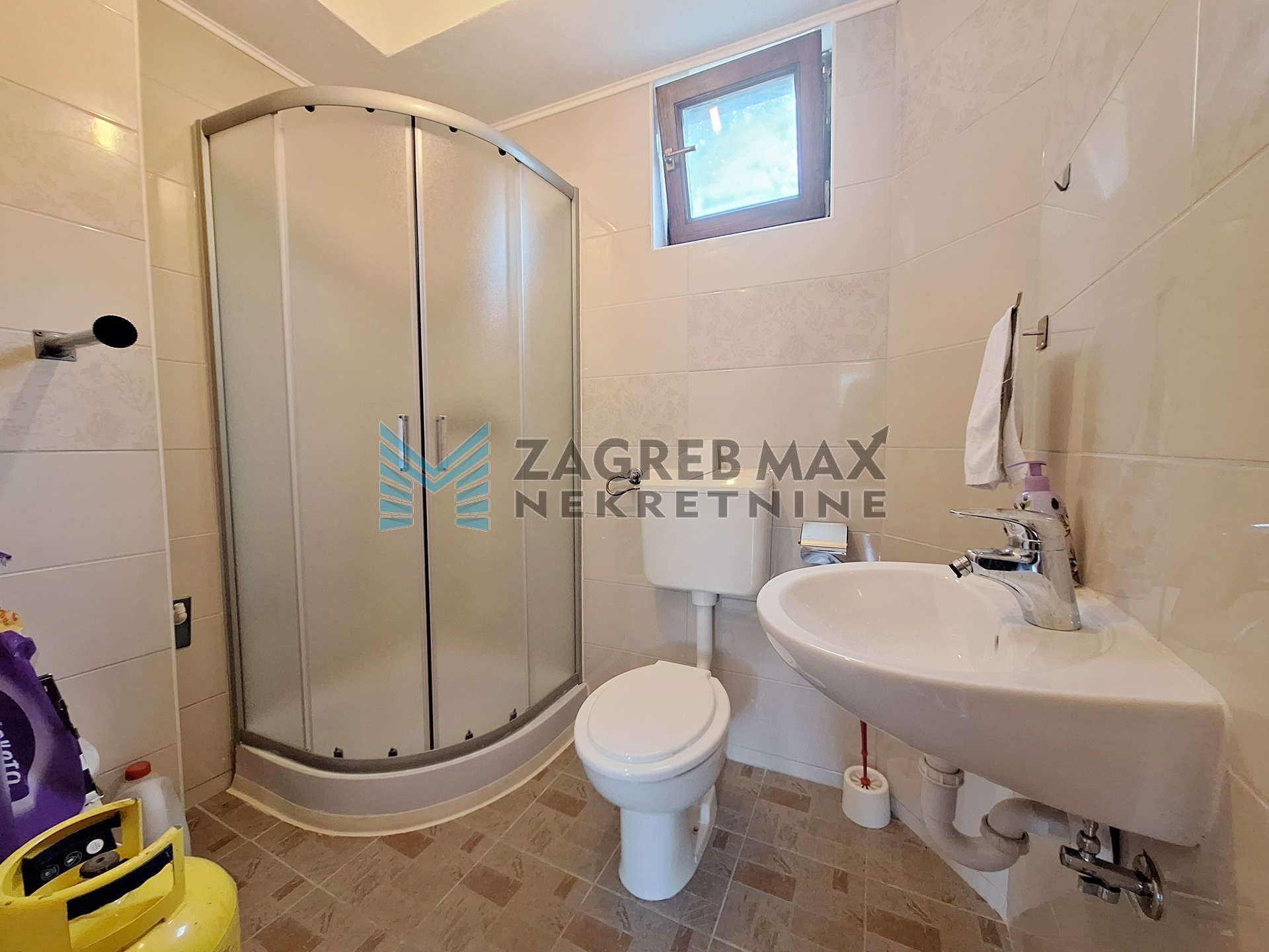 Zagreb - SLUNJ - GORNJA GLINA - kuća 160 m2, 1400 m2 okućnice