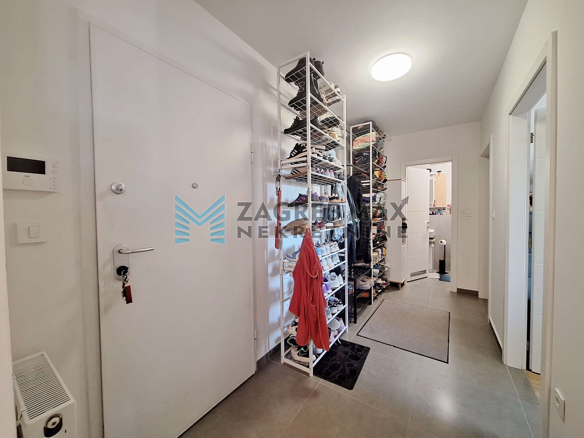 Zagreb - GRANEŠINA - Risnjačka - 3-sobni, 60m2, GPM, loggia, novija zgrada