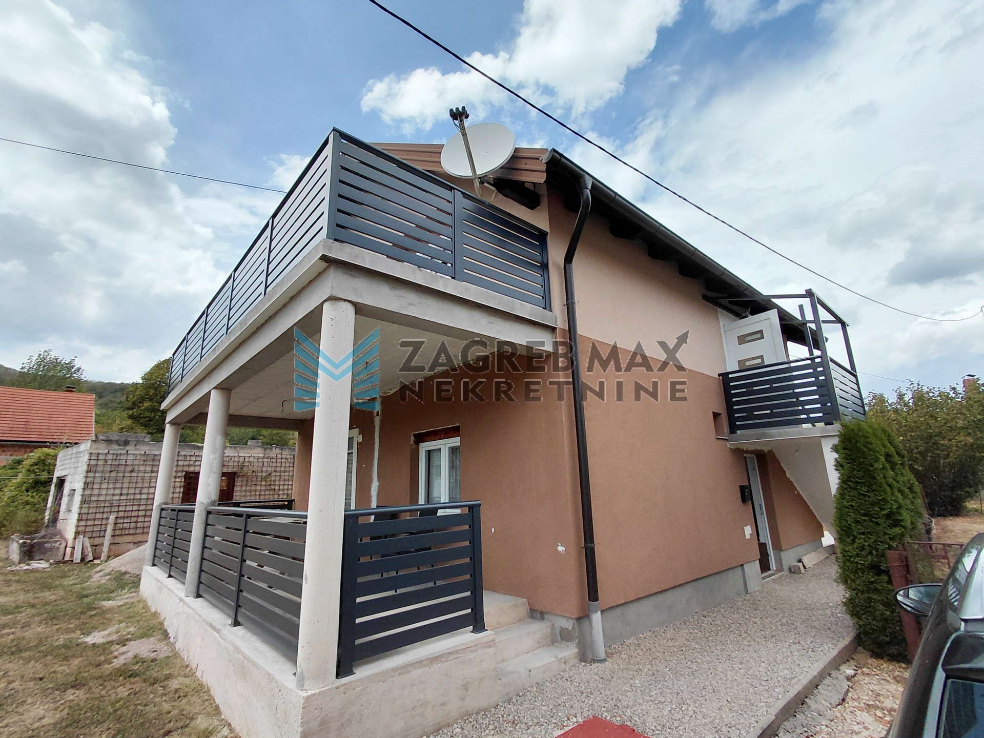 Zagreb - LIČKO PETROVO SELO - kuća 101 m2, 2 stambene jedinice, 12300 m2 oranice