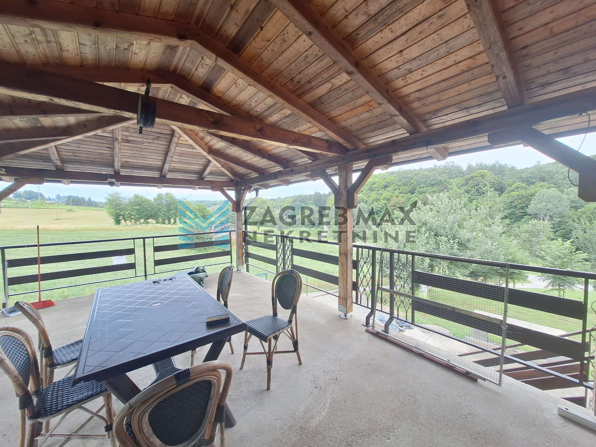 Zagreb - SLUNJ - GORNJA GLINA - kuća 160 m2, 1400 m2 okućnice