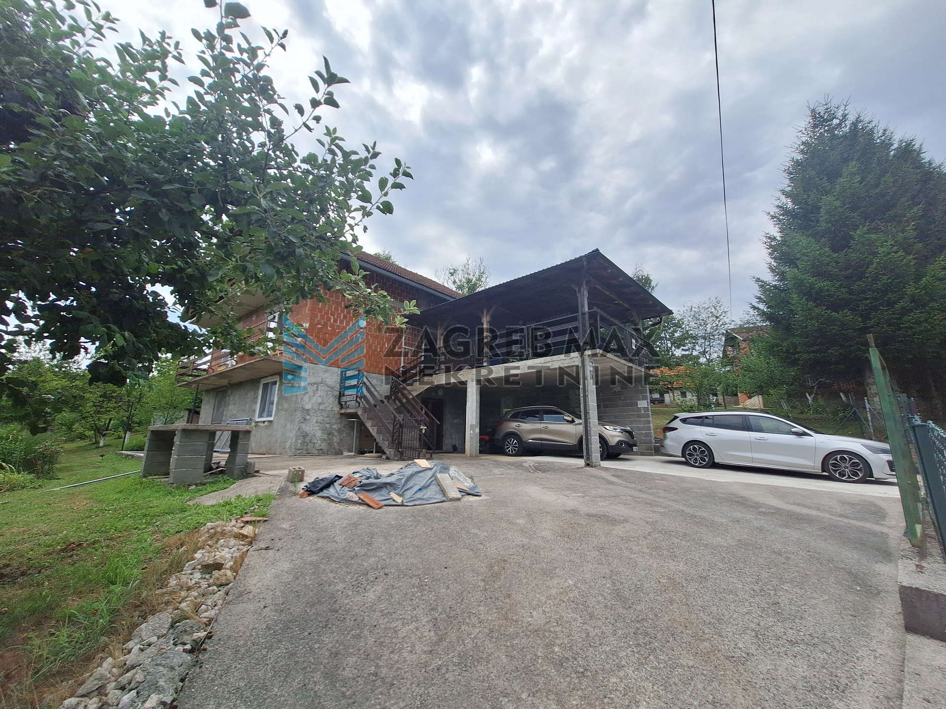 Zagreb - SLUNJ - GORNJA GLINA - kuća 160 m2, 1400 m2 okućnice