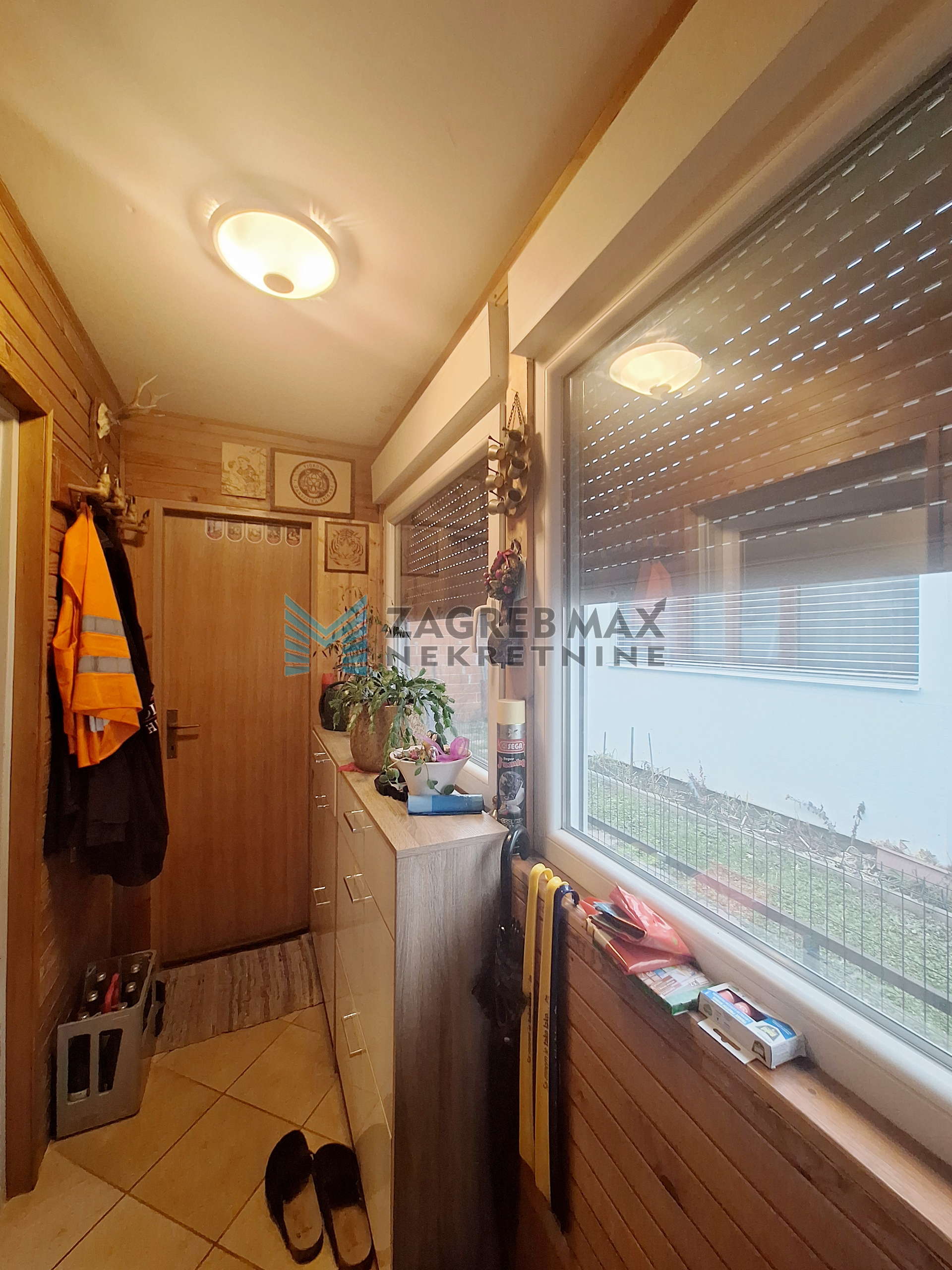 Zagreb - RETKOVEC - Hrastova - kuća 110 m2, terasa, garaža