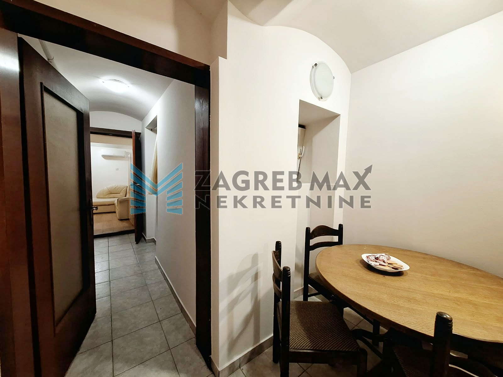 Zagreb - DONJI GRAD - Boškovićeva - 28 m2, adaptiran, dvorište