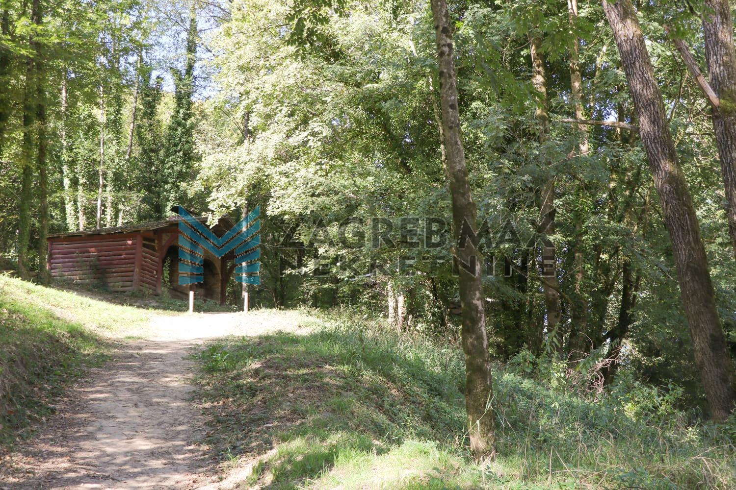 Zagreb - Kamanje, Kupa – zemljište 3.544 m², T2 i R7