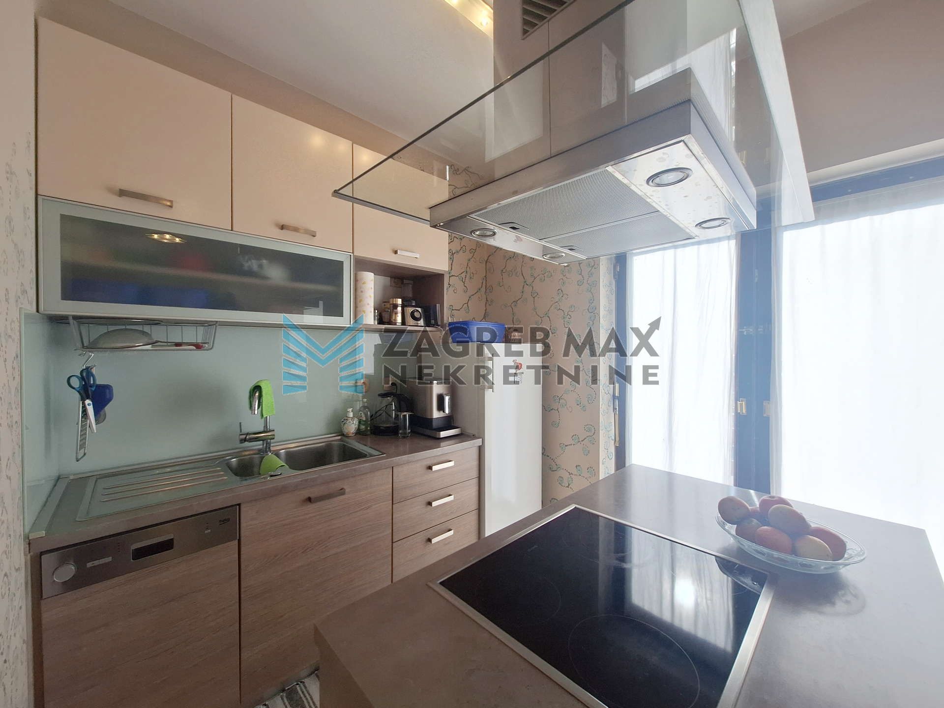Zagreb - SREBRNJAK - Lašćinski Borovec - 3 soban, vrt 226m2, parking, podrum