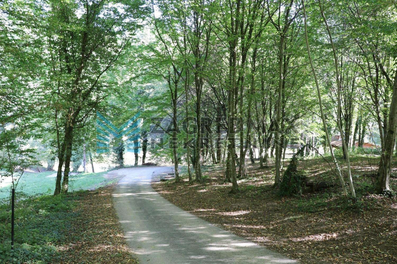 Zagreb - Kamanje, Kupa – zemljište 3.544 m², T2 i R7