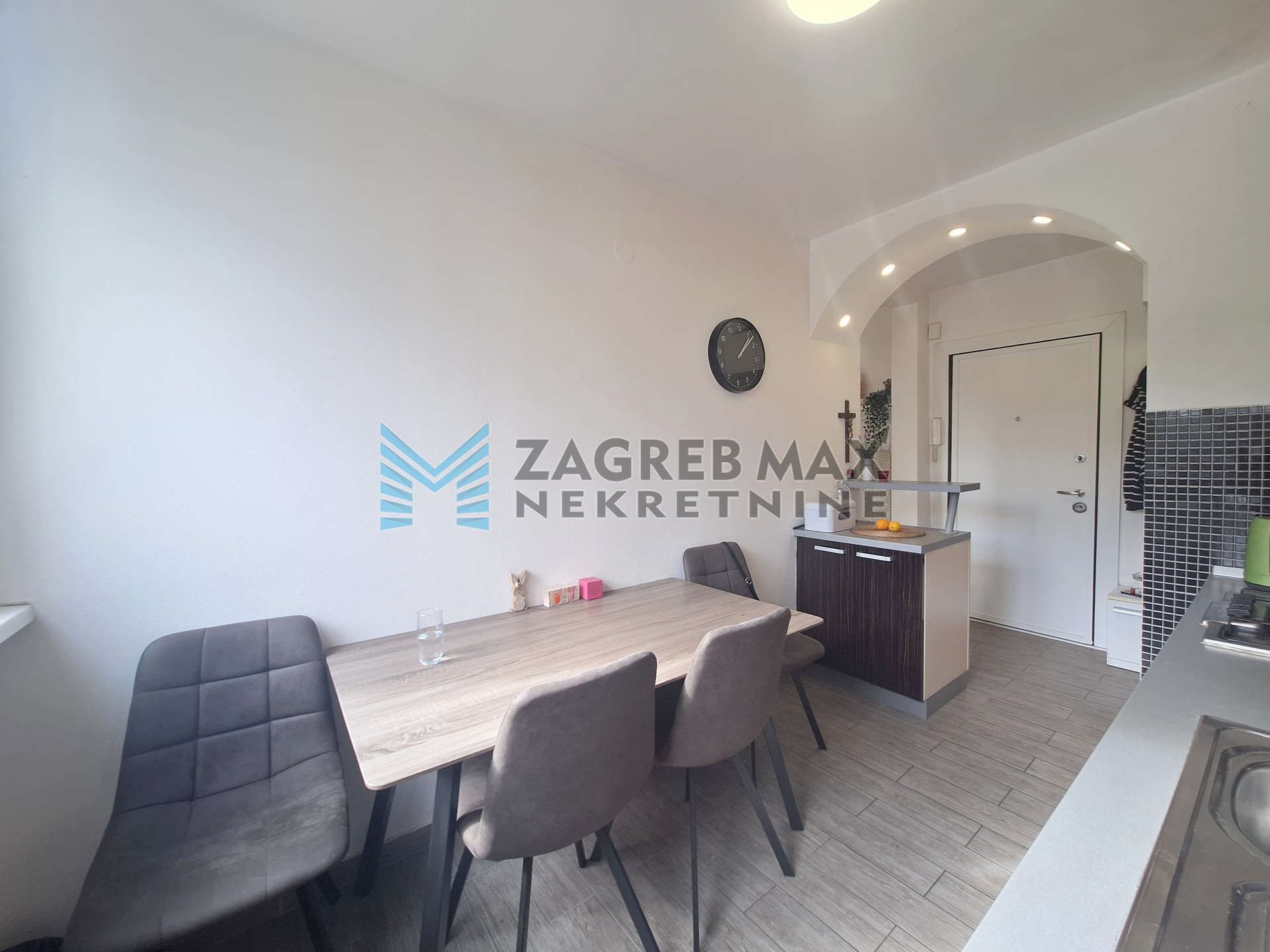 Zagreb - VOLOVČICA - Vidrićeva - 1. kat, 34 m2, adaptiran, klima, niske režije