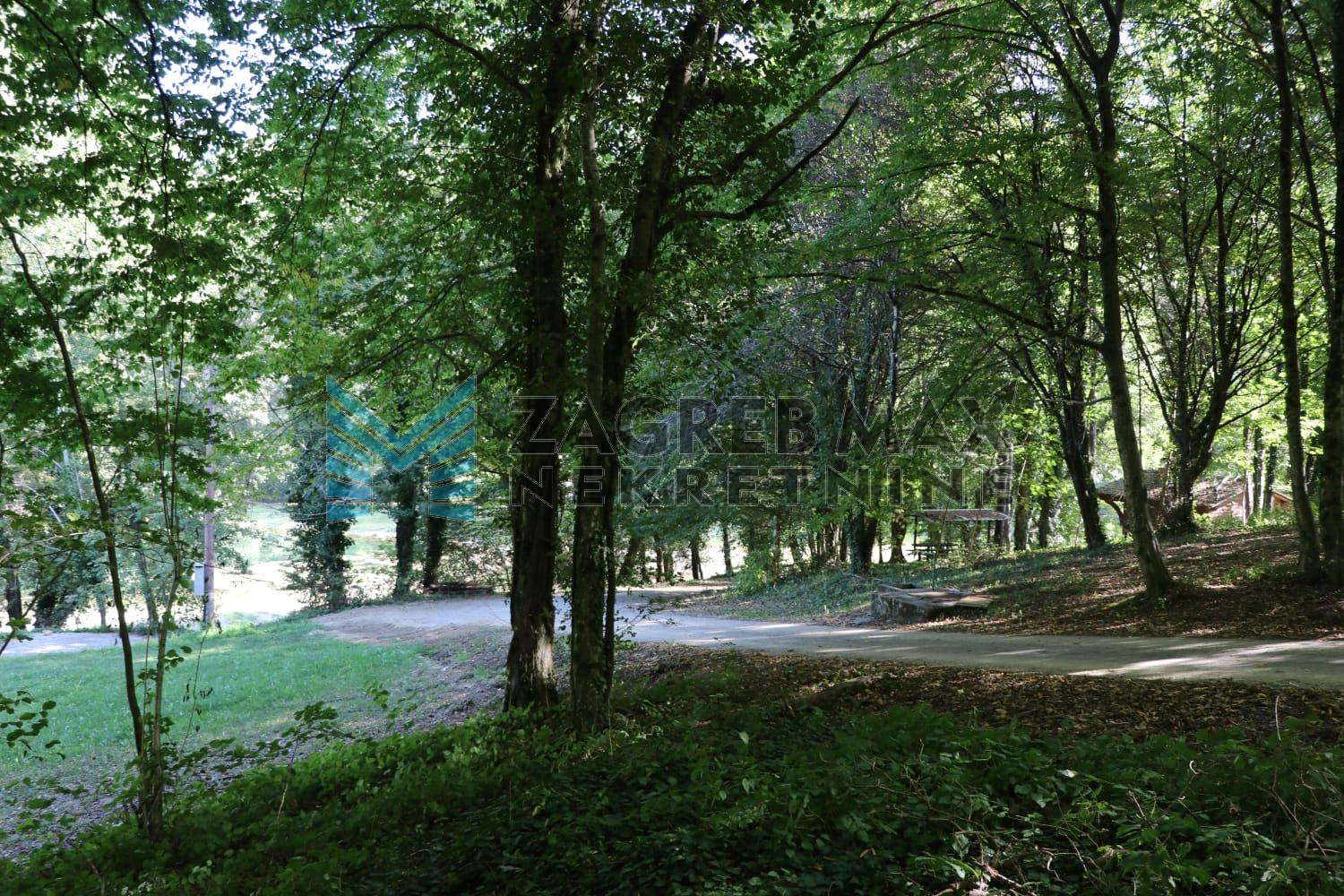 Zagreb - Kamanje, Kupa – zemljište 3.544 m², T2 i R7
