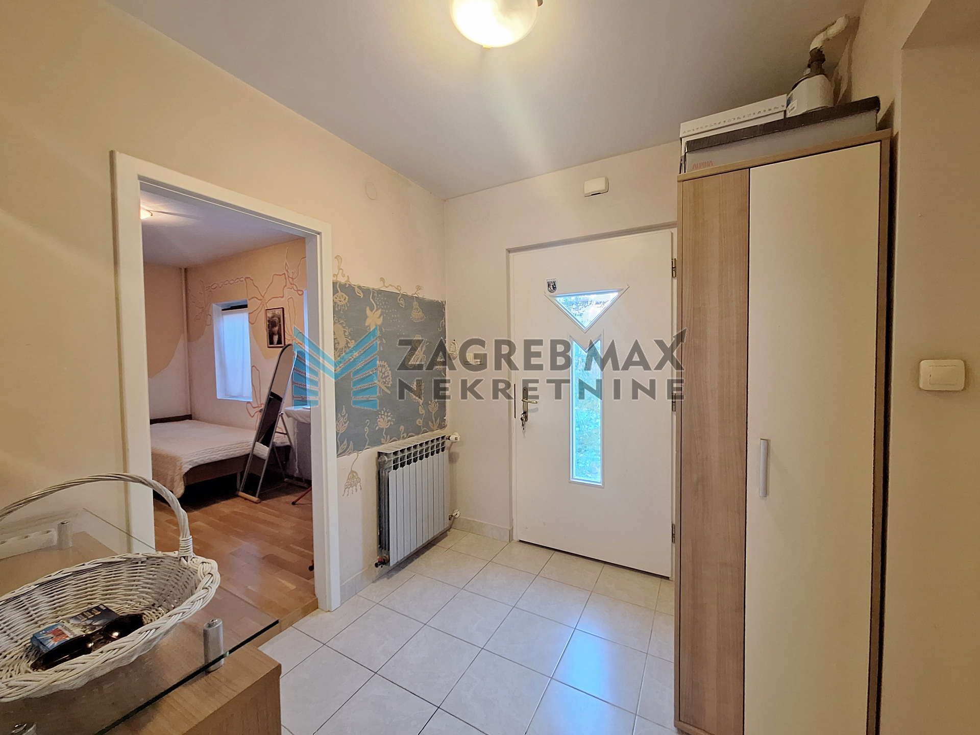 Zagreb - SREBRNJAK - Lašćinski Borovec - 3 soban, vrt 226m2, parking, podrum