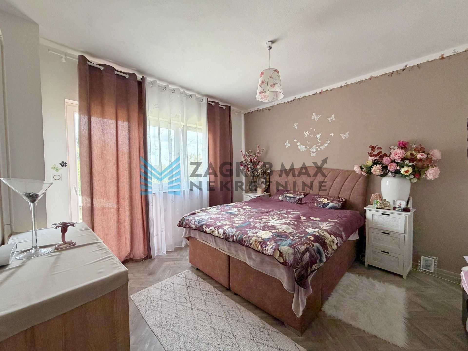 Zagreb - D.DRAGANEC - kuća 316 m2, dvorište 3.855 m2, g.objekti 114 m2
