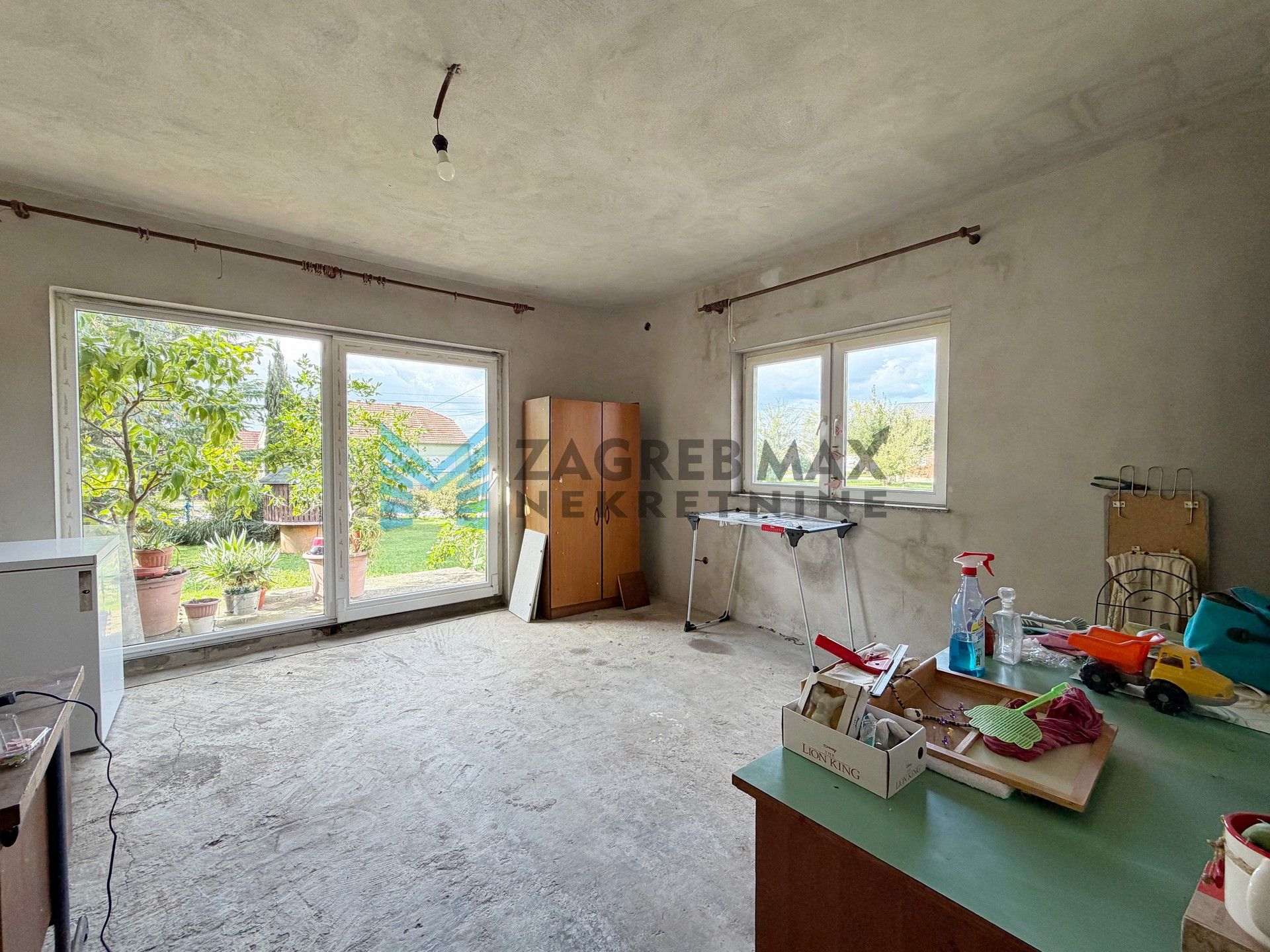 Zagreb - D.DRAGANEC - kuća 316 m2, dvorište 3.855 m2, g.objekti 114 m2