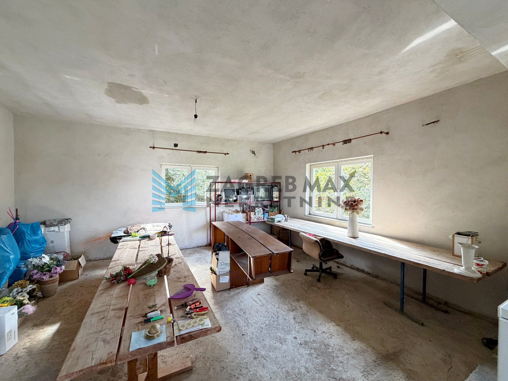 Zagreb - D.DRAGANEC - kuća 316 m2, dvorište 3.855 m2, g.objekti 114 m2
