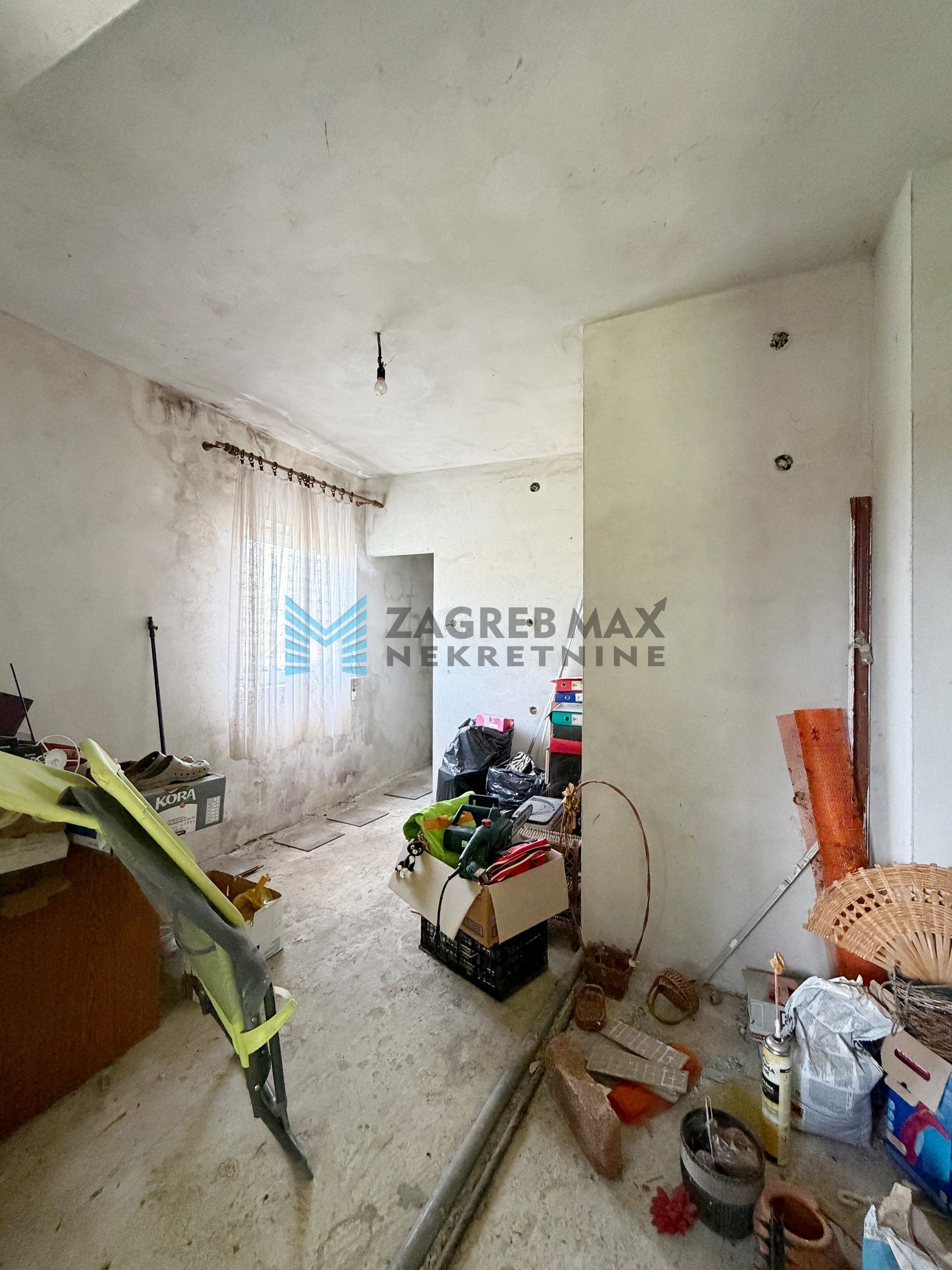 Zagreb - D.DRAGANEC - kuća 316 m2, dvorište 3.855 m2, g.objekti 114 m2