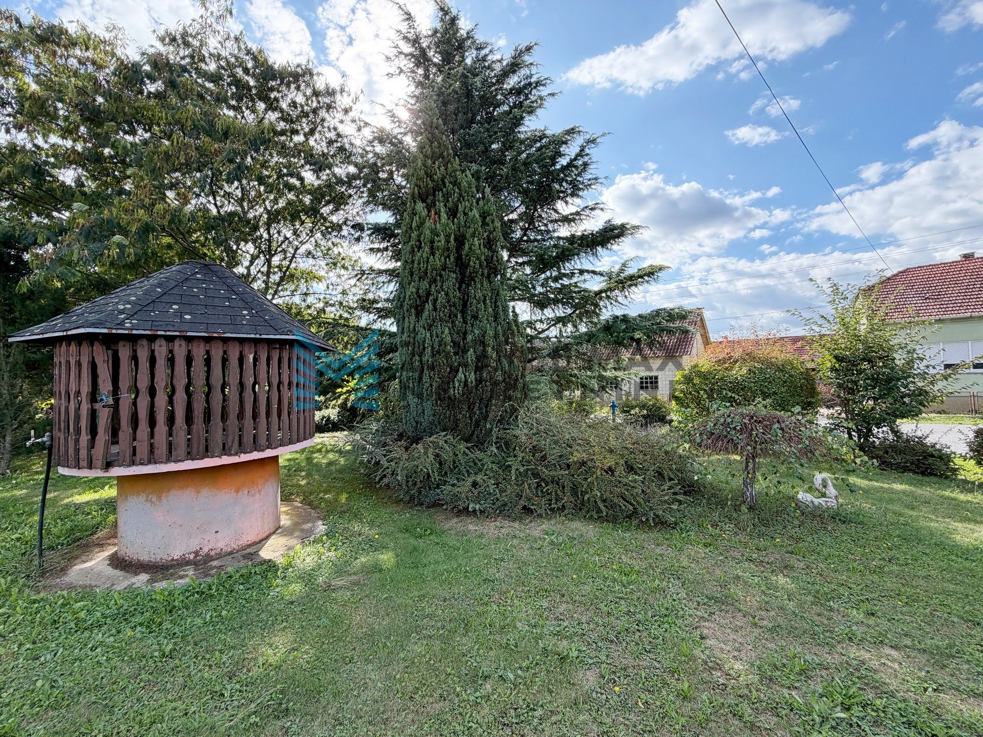 Zagreb - D.DRAGANEC - kuća 316 m2, dvorište 3.855 m2, g.objekti 114 m2