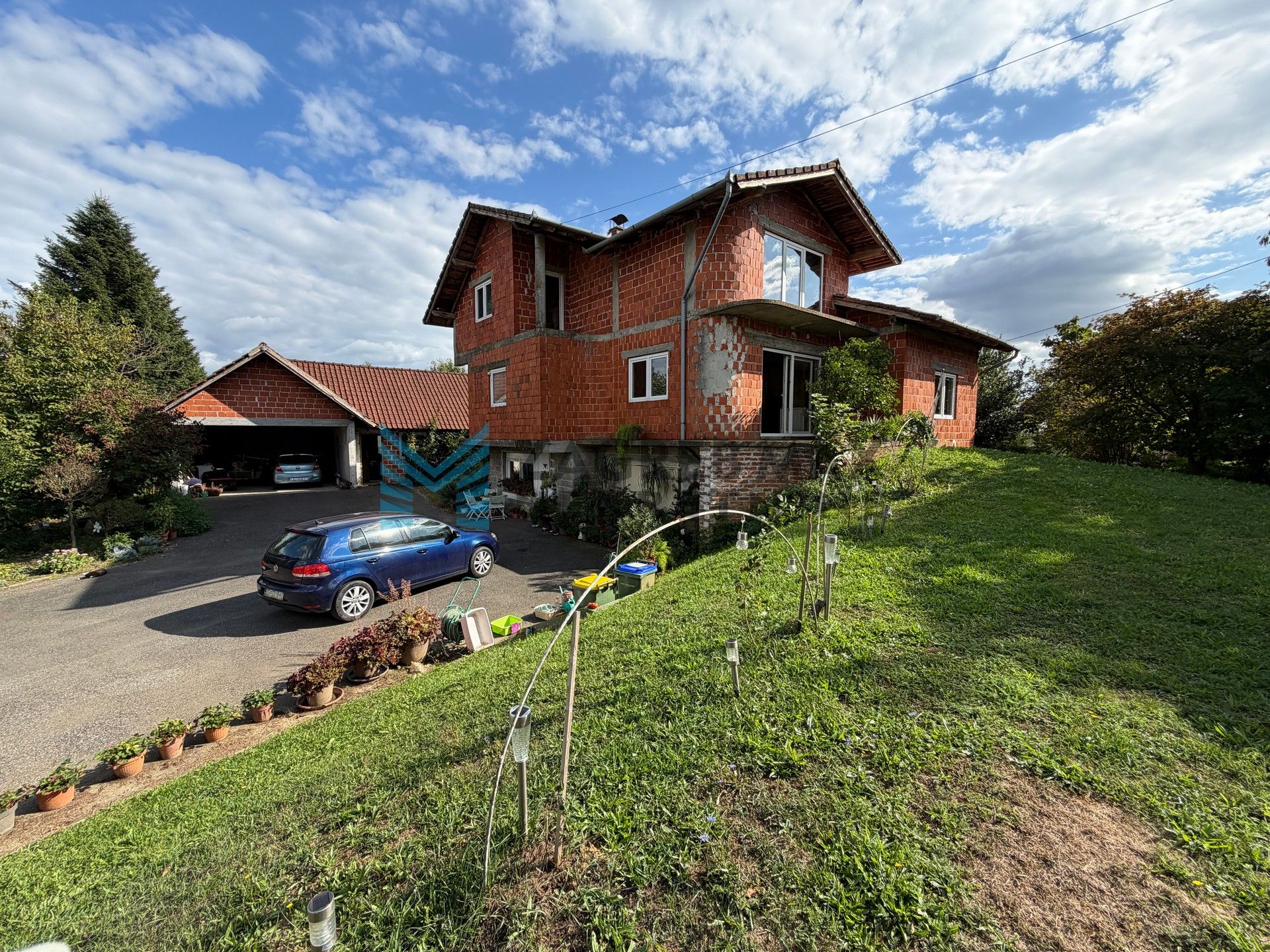 Zagreb - D.DRAGANEC - kuća 316 m2, dvorište 3.855 m2, g.objekti 114 m2
