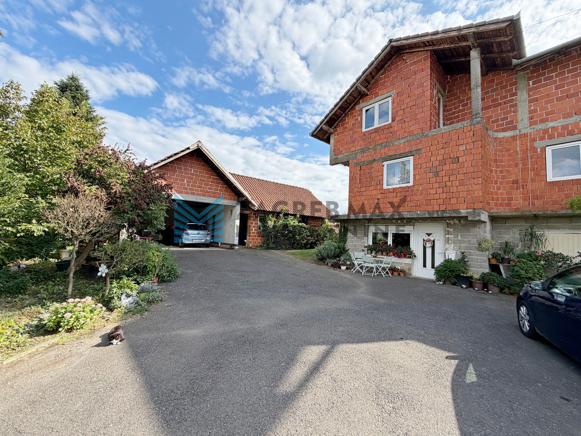 Zagreb - D.DRAGANEC - kuća 316 m2, dvorište 3.855 m2, g.objekti 114 m2