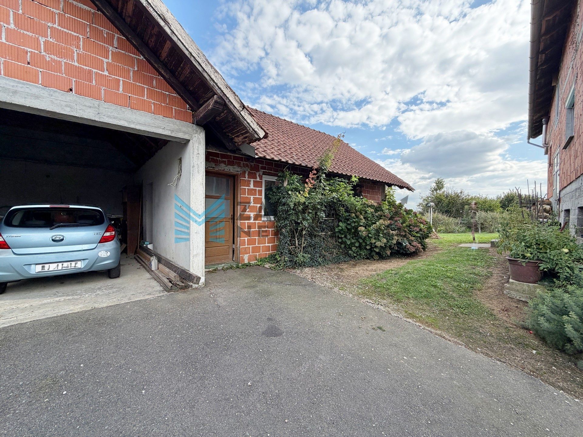 Zagreb - D.DRAGANEC - kuća 316 m2, dvorište 3.855 m2, g.objekti 114 m2