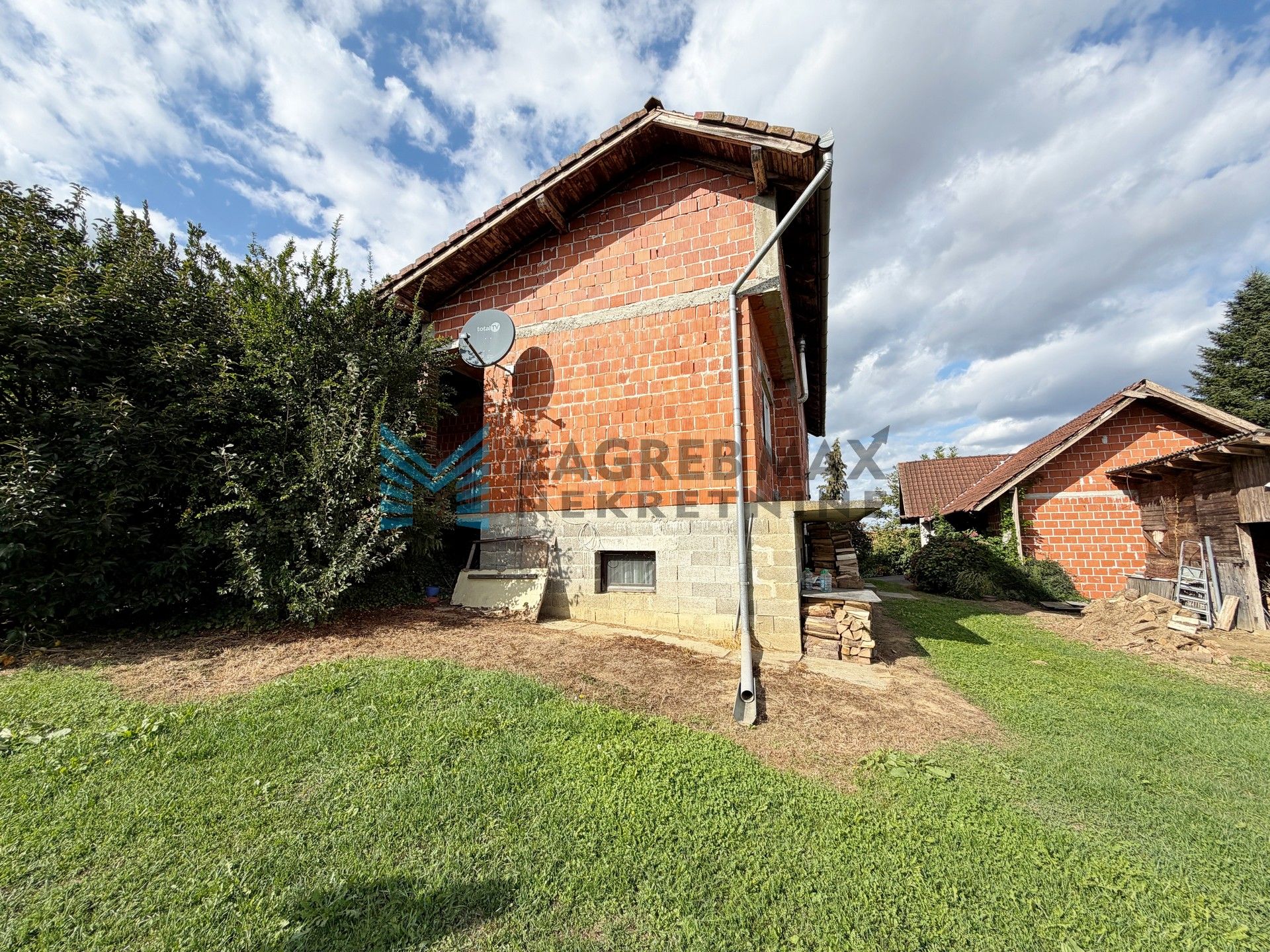 Zagreb - D.DRAGANEC - kuća 316 m2, dvorište 3.855 m2, g.objekti 114 m2