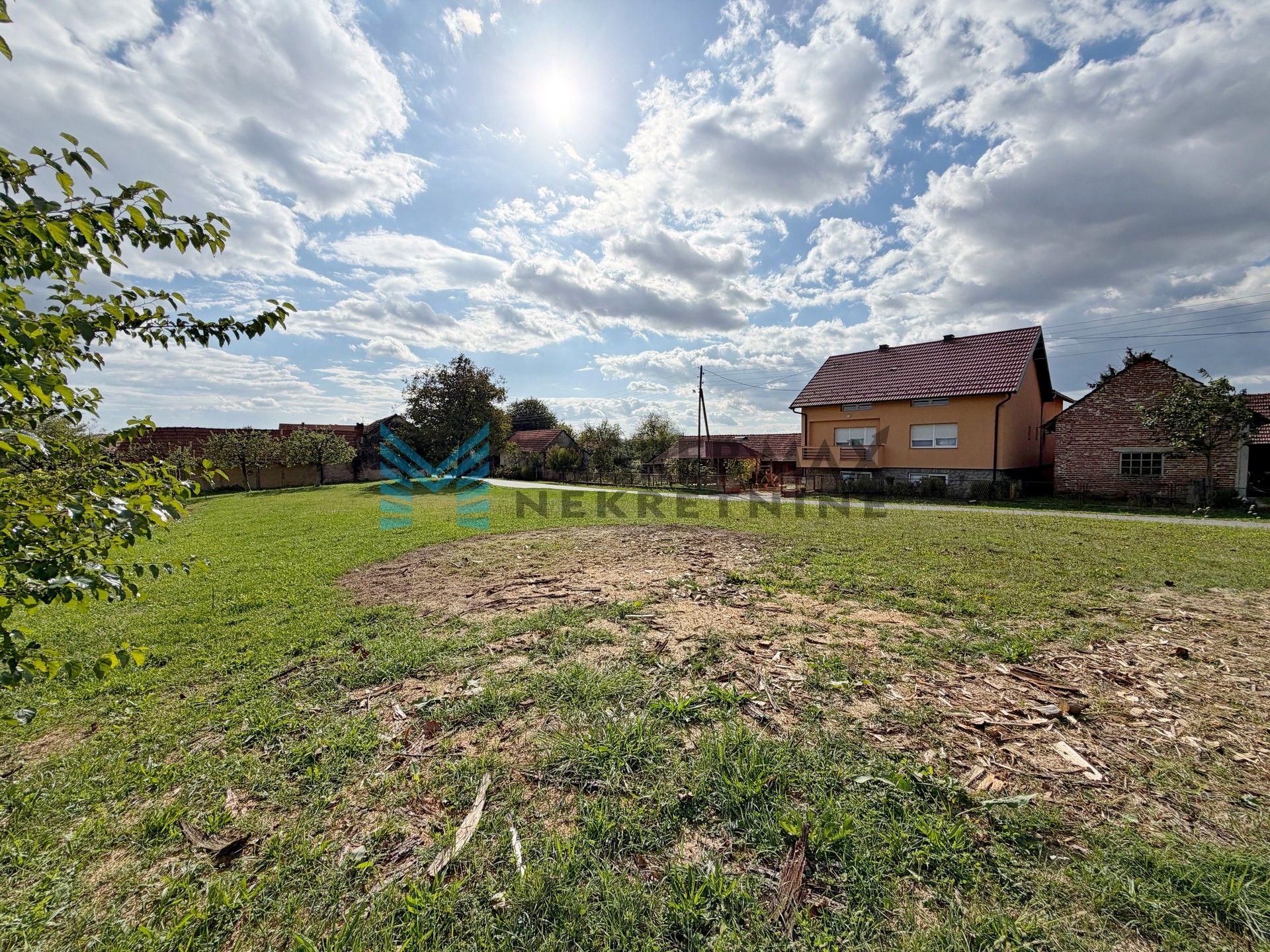 Zagreb - D.DRAGANEC - kuća 316 m2, dvorište 3.855 m2, g.objekti 114 m2