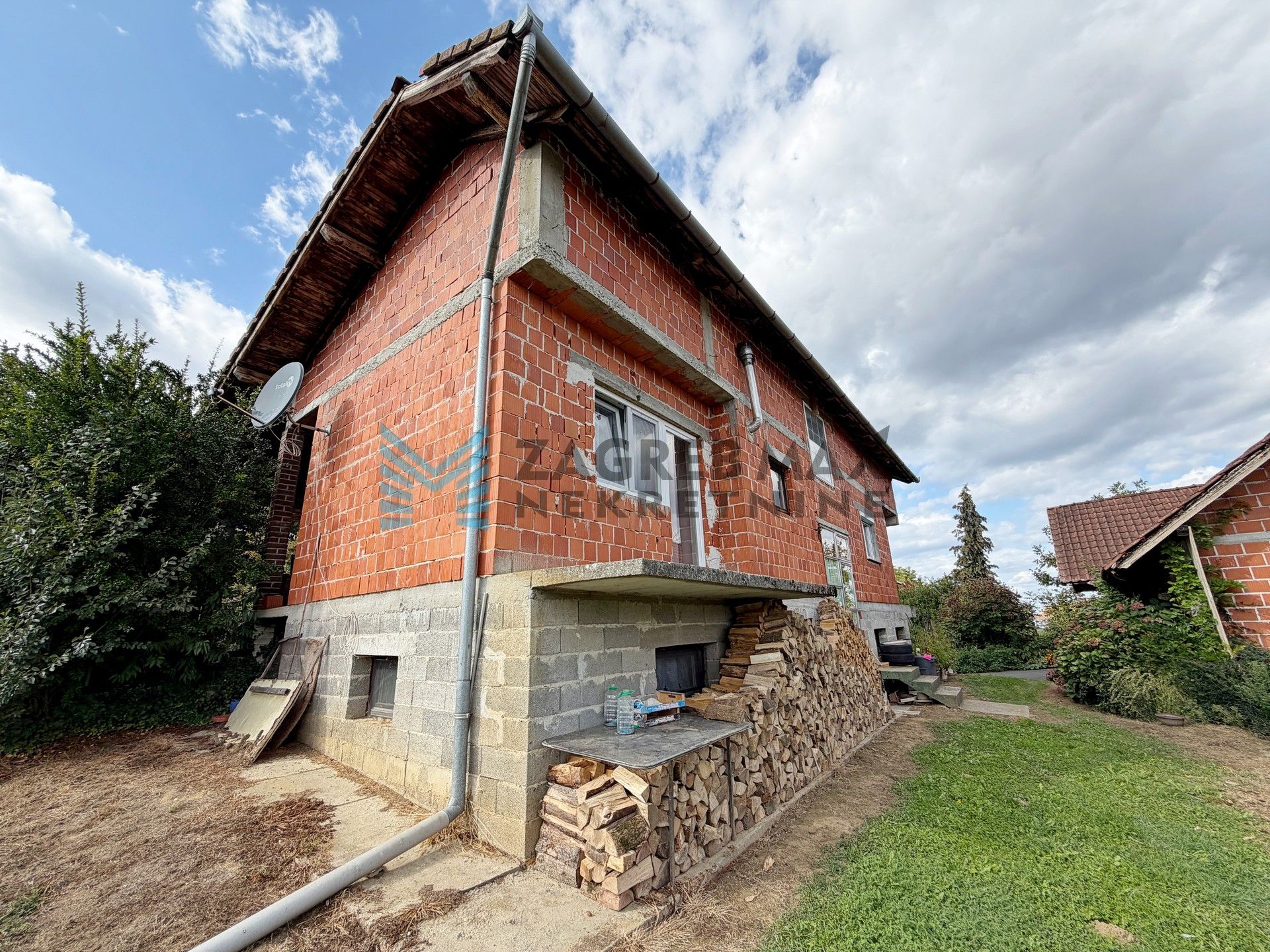 Zagreb - D.DRAGANEC - kuća 316 m2, dvorište 3.855 m2, g.objekti 114 m2