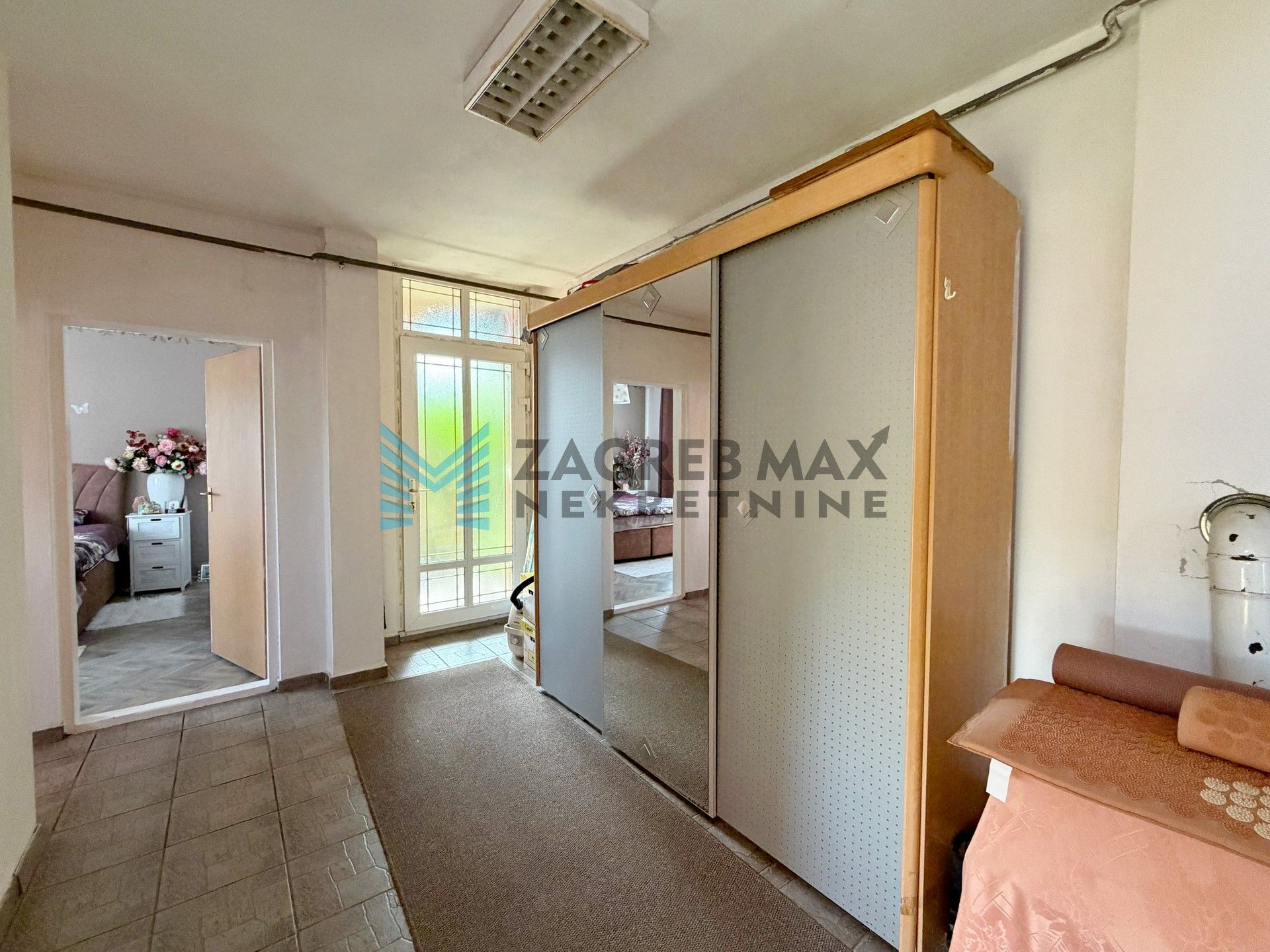 Zagreb - D.DRAGANEC - kuća 316 m2, dvorište 3.855 m2, g.objekti 114 m2