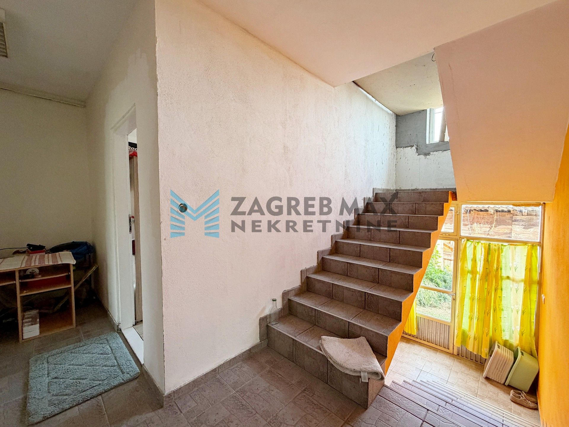 Zagreb - D.DRAGANEC - kuća 316 m2, dvorište 3.855 m2, g.objekti 114 m2