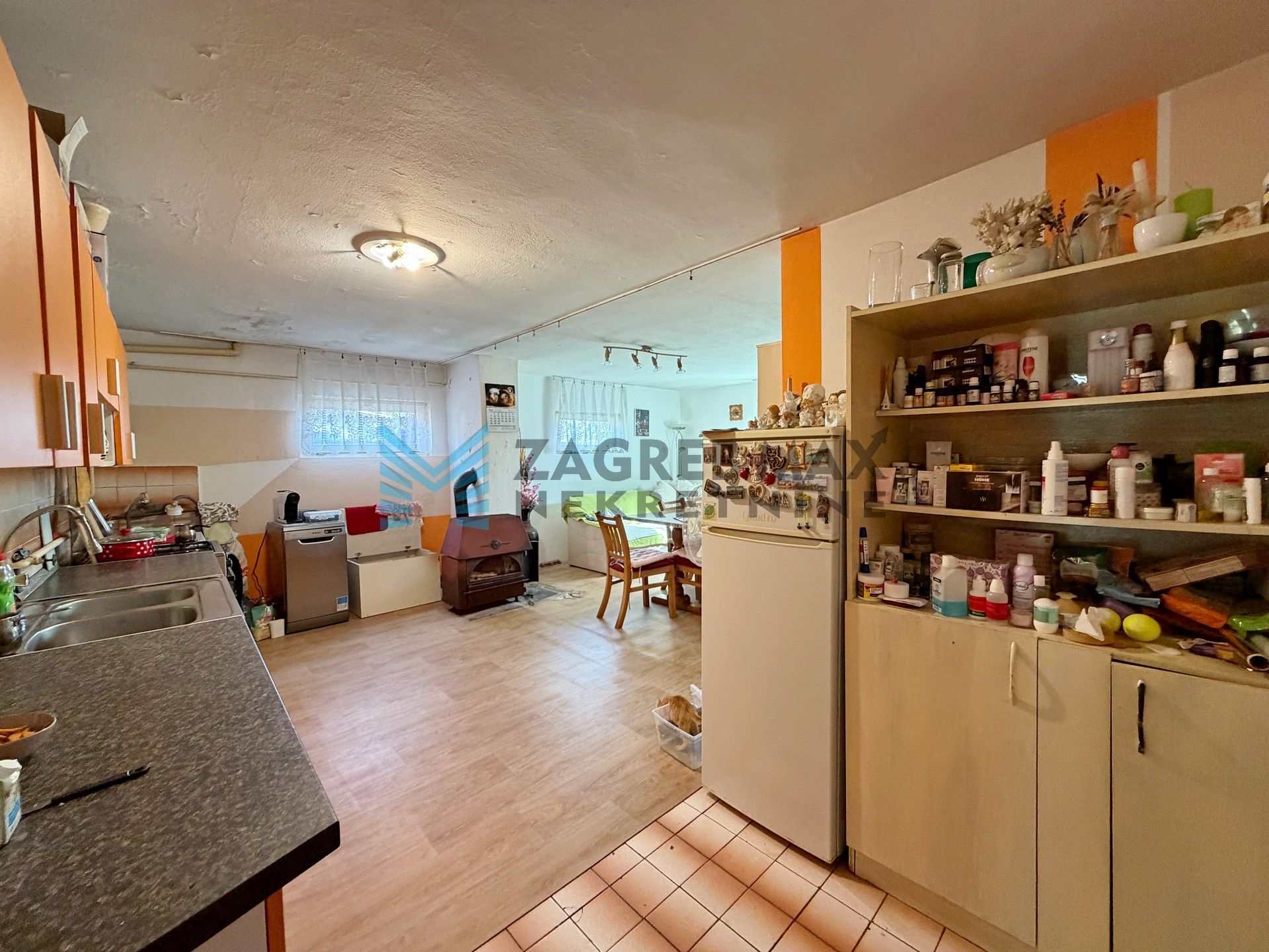 Zagreb - D.DRAGANEC - kuća 316 m2, dvorište 3.855 m2, g.objekti 114 m2