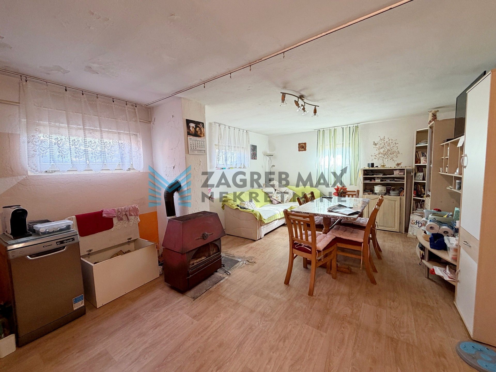 Zagreb - D.DRAGANEC - kuća 316 m2, dvorište 3.855 m2, g.objekti 114 m2