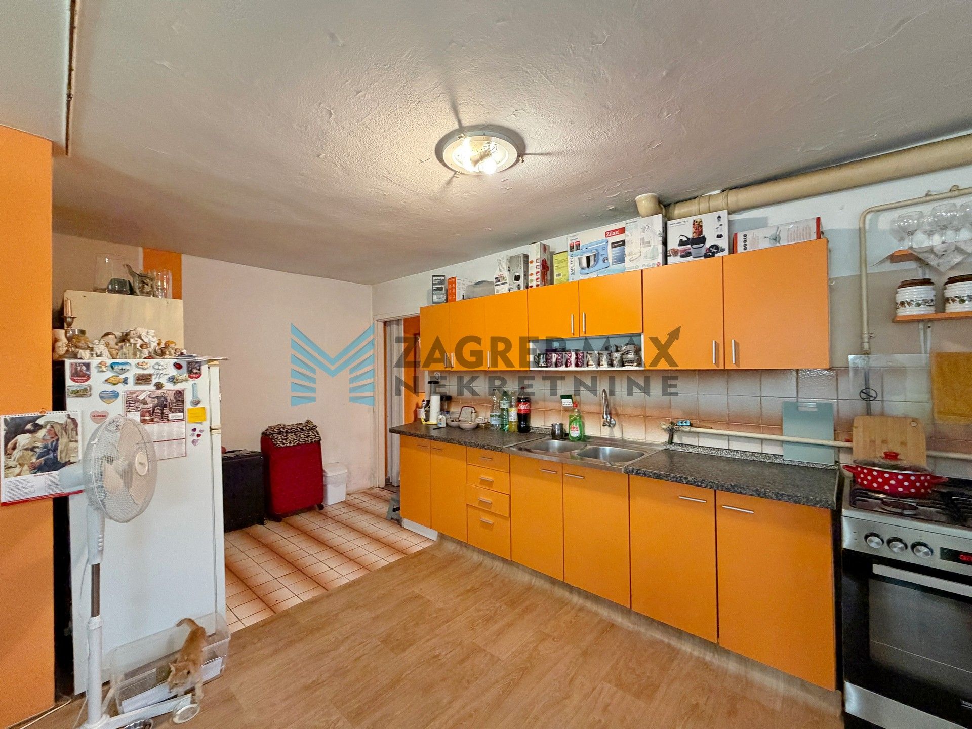 Zagreb - D.DRAGANEC - kuća 316 m2, dvorište 3.855 m2, g.objekti 114 m2